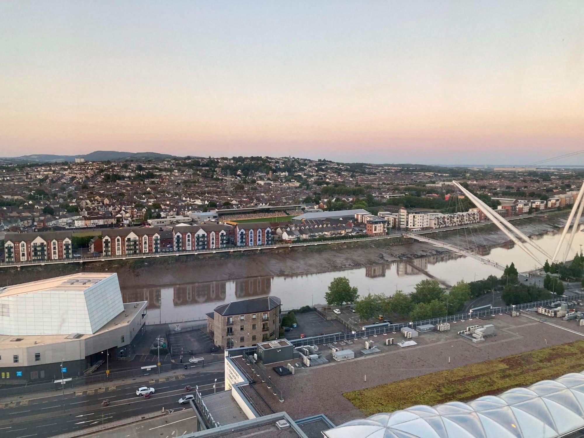 Mercure Newport Esterno foto
