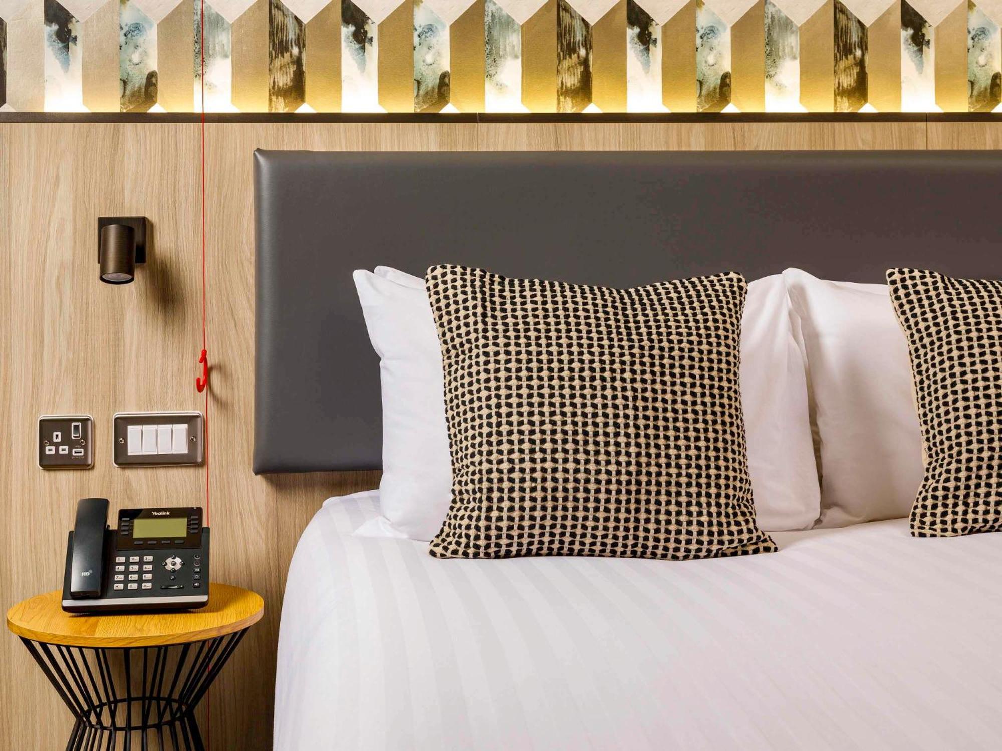 Mercure Newport Esterno foto